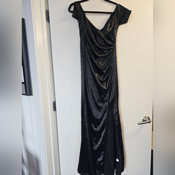 Black Off The Shoulder Dress - Picture 2 of 2